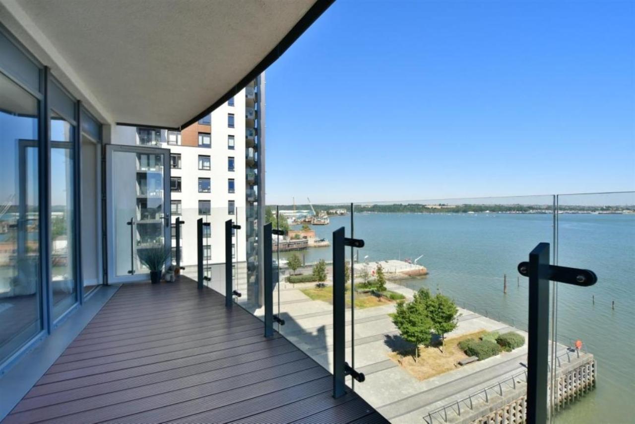 Kent Breath-Taking View 2Bd/2Ba With Free Parking Lägenhet Gillingham  Exteriör bild